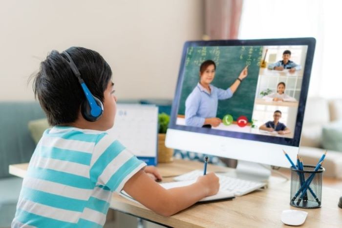 Kebiasaan Baru Masyarakat Di Era Serba Online