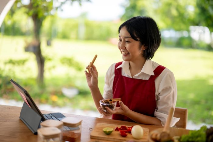 Strategi Sukses Mengembangkan Bisnis Makanan Di Era Digital
