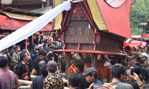 Ragam Kebiasaan Unik Masyarakat Di Berbagai Daerah Indonesia