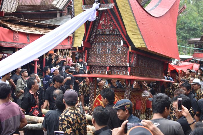 Ragam Kebiasaan Unik Masyarakat Di Berbagai Daerah Indonesia